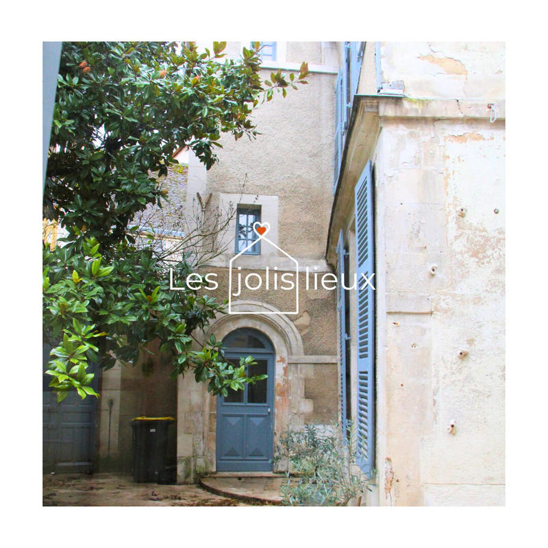 Demeure - 280 m² - 13 pièces