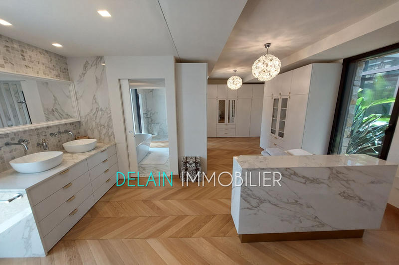 Maison - 257 m² - 5 pièces