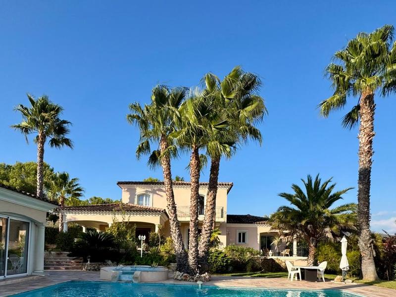 Villa - 204 m² - 5 pièces