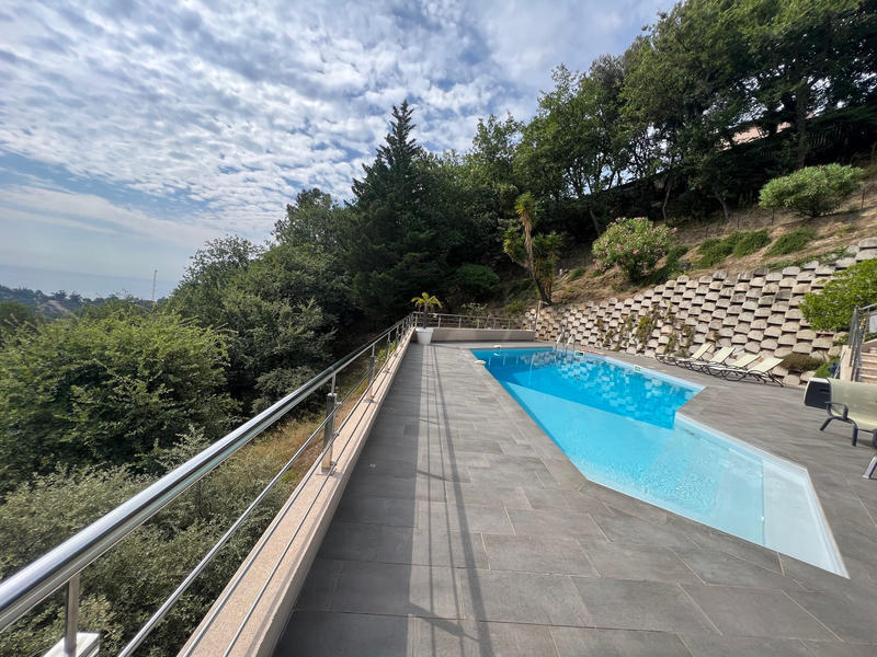 Villa - 335 m² - 7 pièces