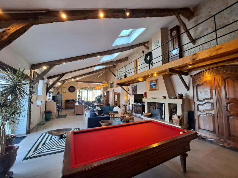 Maison - 425 m² - 10 pièces