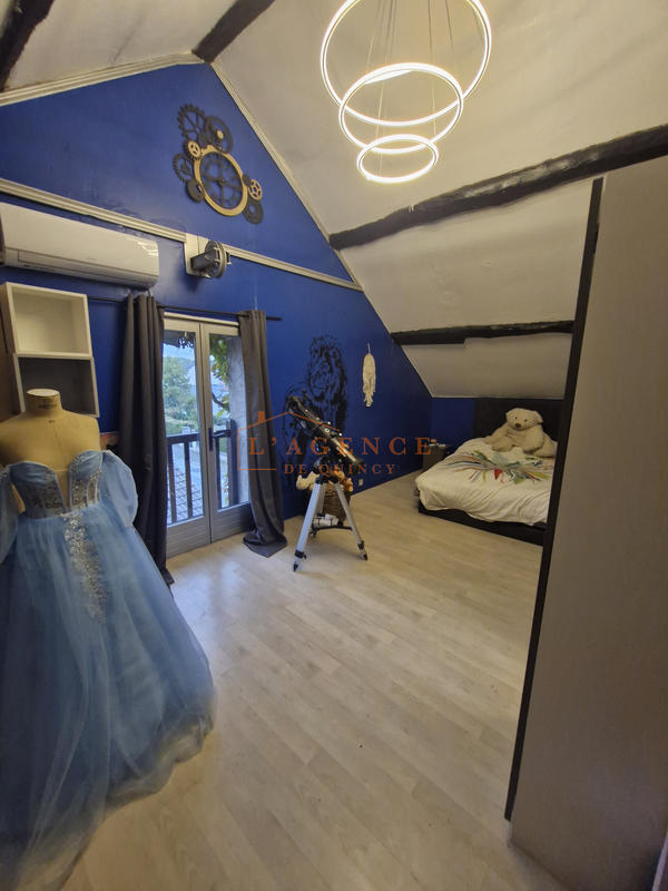 Propriété - 361 m² - 12 pièces