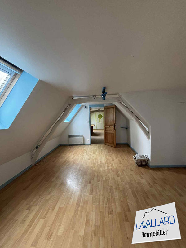 Maison - 239 m² - 10 pièces