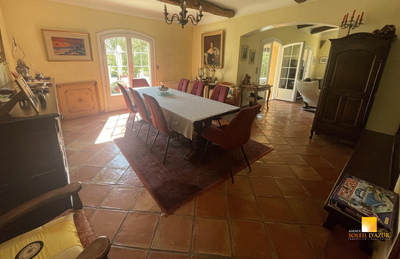 Maison - 195 m² - 5 pièces