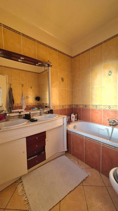 Propriété - 190 m² - 8 pièces