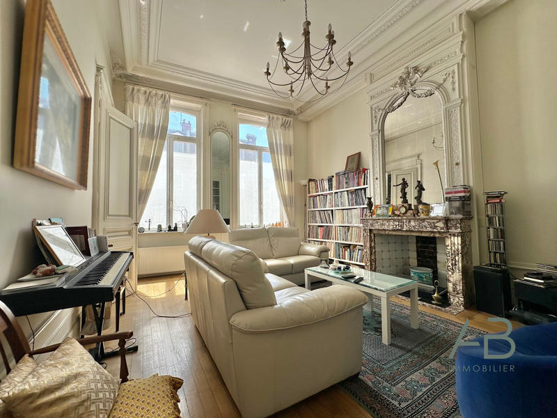 Maison ancienne - 289 m² - 10 pièces