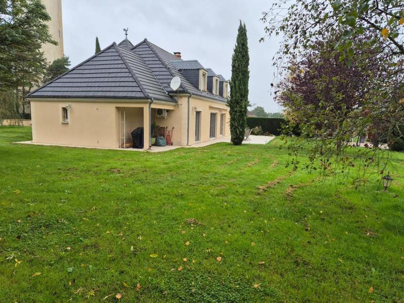 Pavillon - 160 m² - 6 pièces