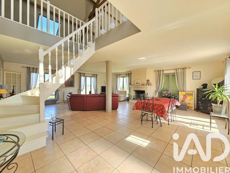Maison - 260 m² - 7 pièces