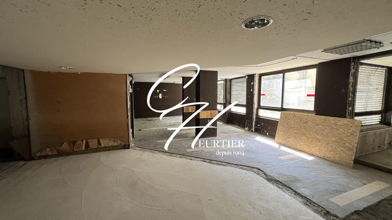 Local commercial - 317 m²