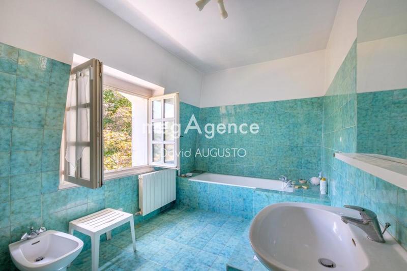 Propriété - 180 m² - 6 pièces