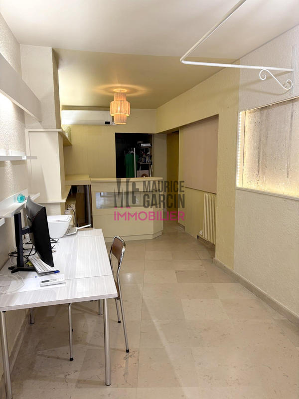 Local commercial - 82 m² - 2 pièces