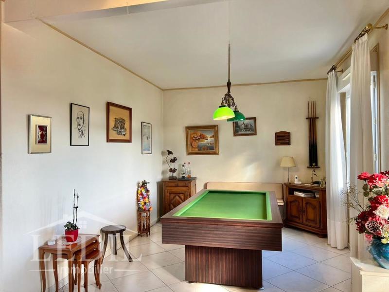 Maison - 330 m² - 6 pièces