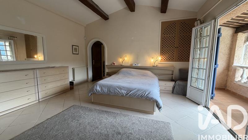 Maison - 231 m² - 7 pièces