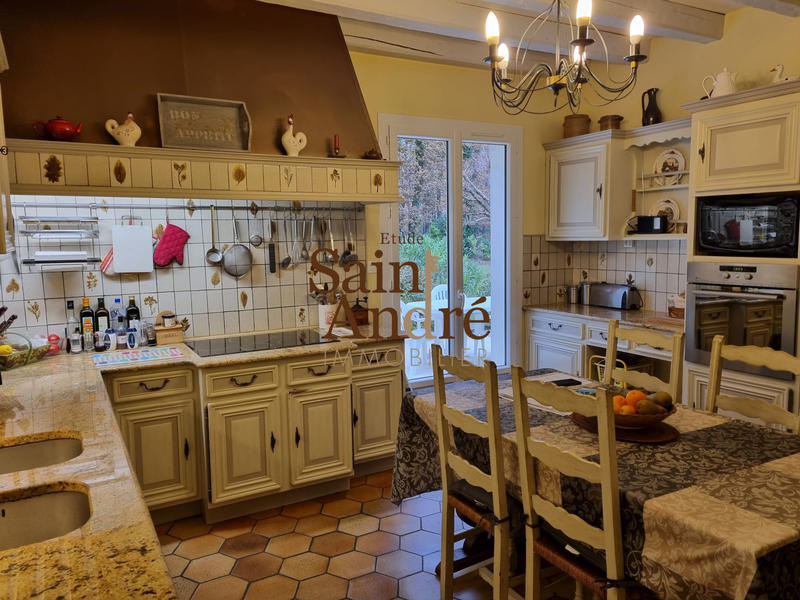 Maison - 300 m² - 10 pièces