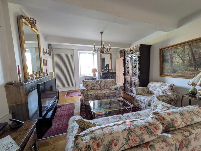 Maison - 250 m² - 6 pièces