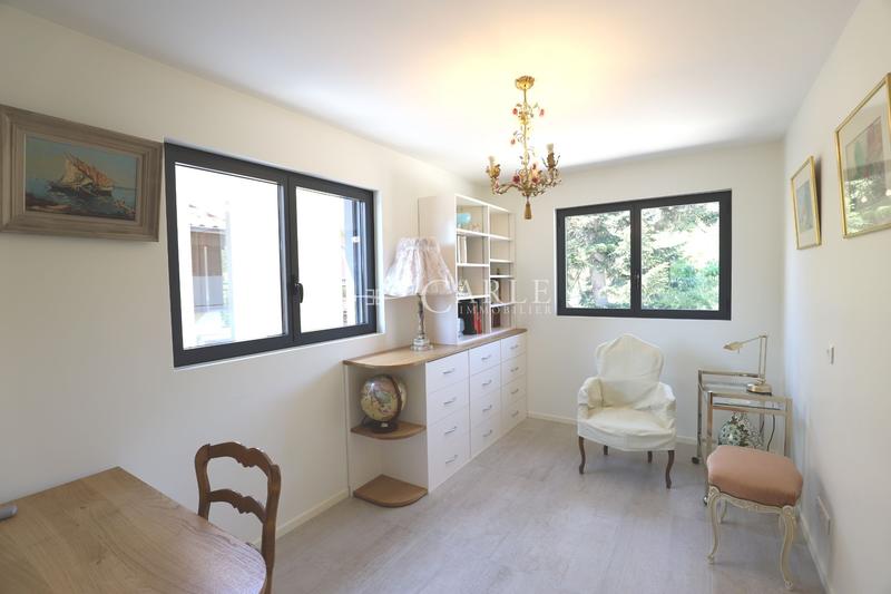 Villa - 255 m² - 10 pièces