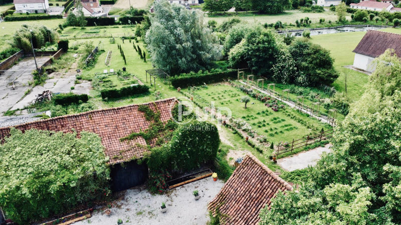 Demeure - 249 m² - 13 pièces