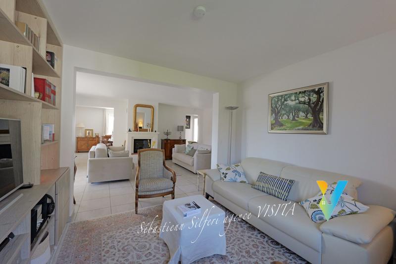 Maison - 195 m² - 9 pièces