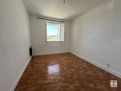 Appartement - 60 m² - 4 pièces