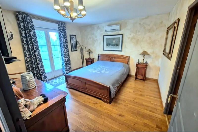 Pavillon - 160 m² - 6 pièces