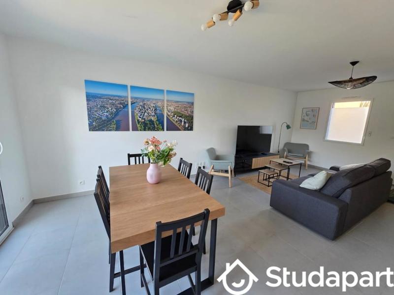 Maison - 90 m² - 5 pièces