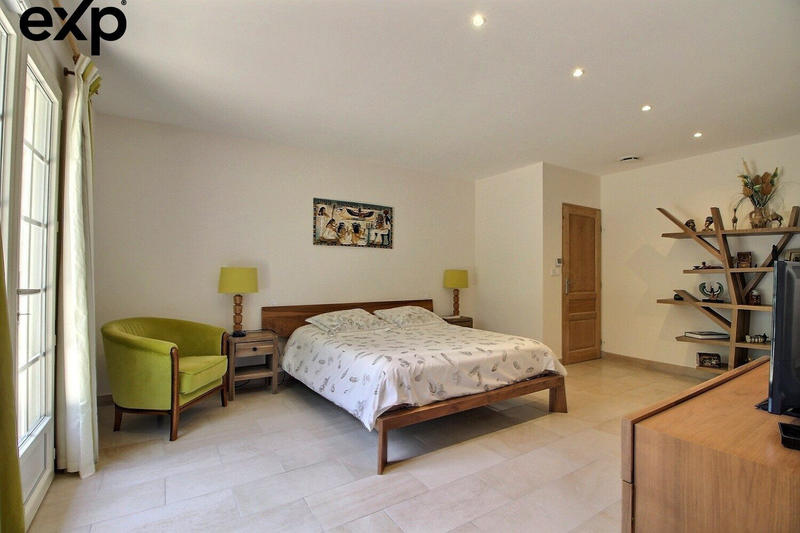 Villa - 196 m² - 7 pièces