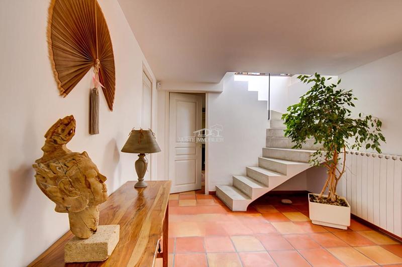 Maison - 230 m² - 7 pièces