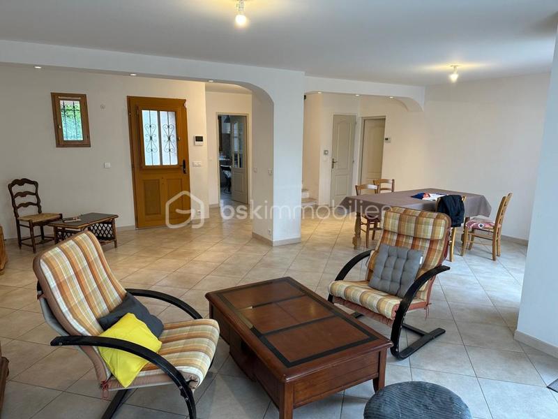 Maison traditionnelle - 160 m² - 6 pièces