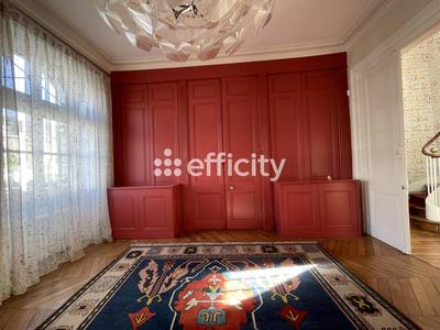 Maison - 392 m² - 10 pièces