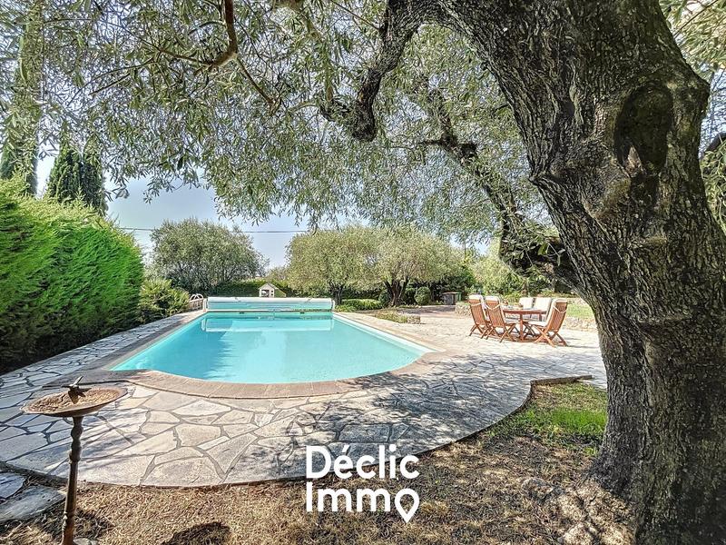 Maison - 256 m² - 8 pièces