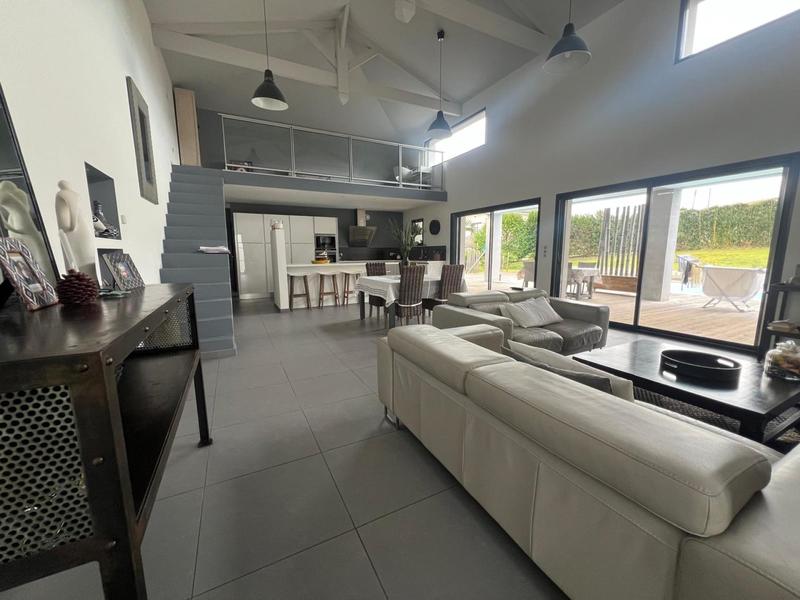 Maison - 185 m² - 5 pièces