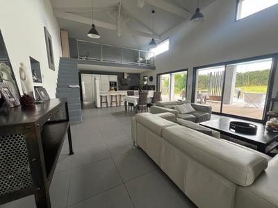 Maison - 185 m² - 5 pièces