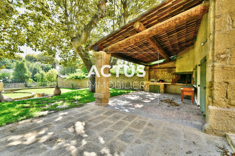 Maison - 220 m² - 7 pièces