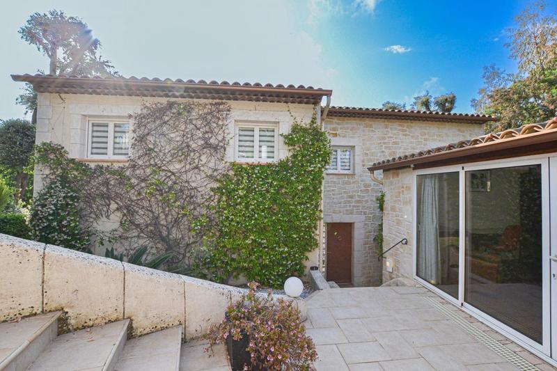 Villa - 207 m² - 5 pièces