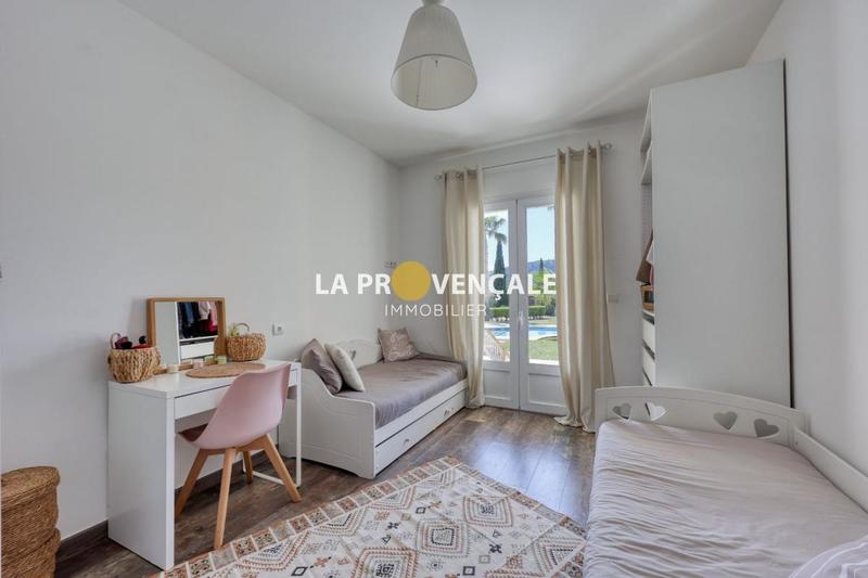 Villa - 250 m² - 6 pièces