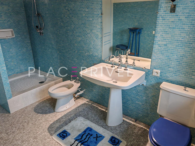 Maison - 208 m² - 7 pièces