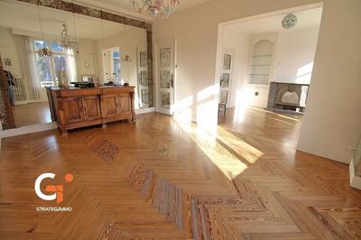 Maison - 195 m² - 8 pièces