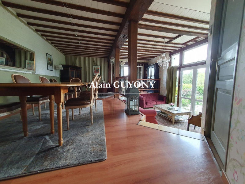 Maison - 240 m² - 8 pièces