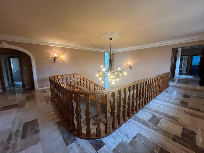 Maison - 389 m² - 7 pièces