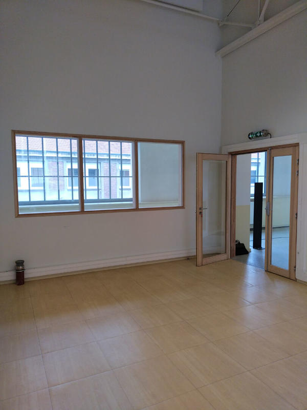 Local d'activité / Entrepôt - 94 m²