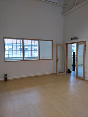 Local d'activité / Entrepôt - 94 m²