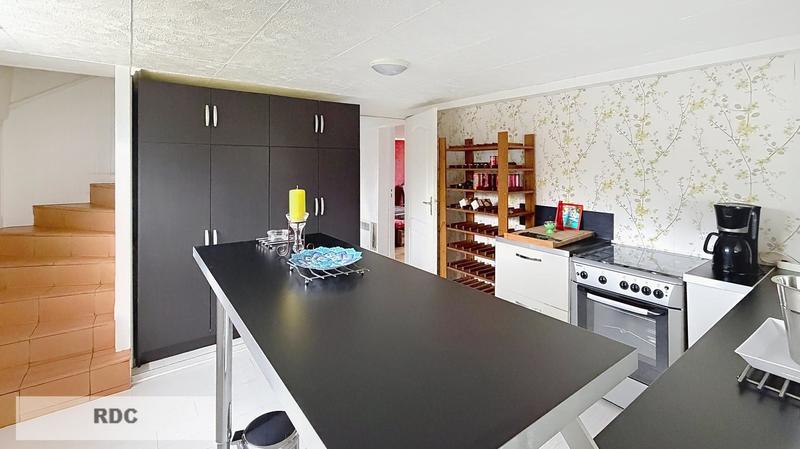 Maison - 220 m² - 8 pièces