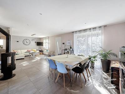 Maison - 144 m² - 7 pièces