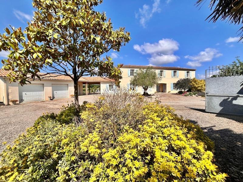 Maison - 408 m² - 10 pièces