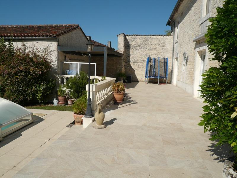 Maison - 350 m² - 9 pièces