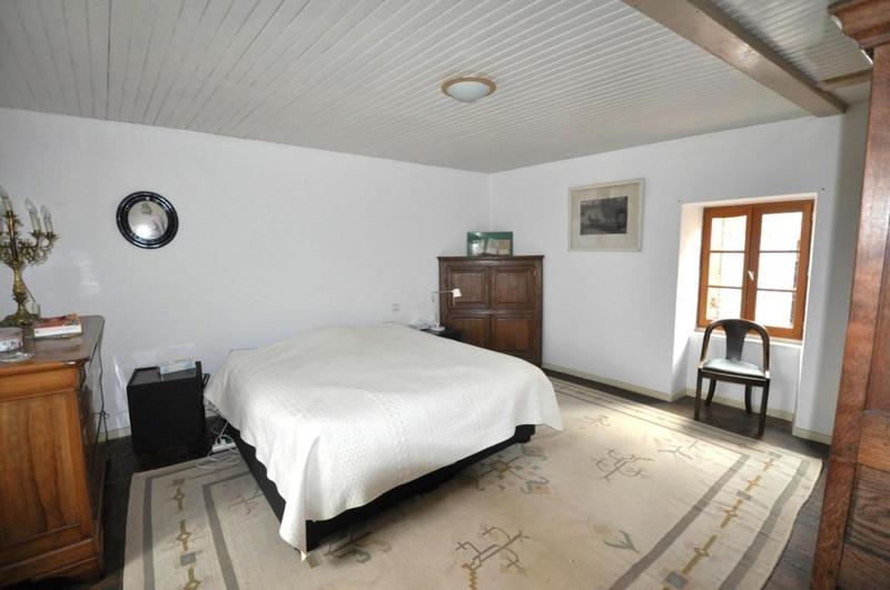 Corps de ferme - 700 m² - 8 pièces