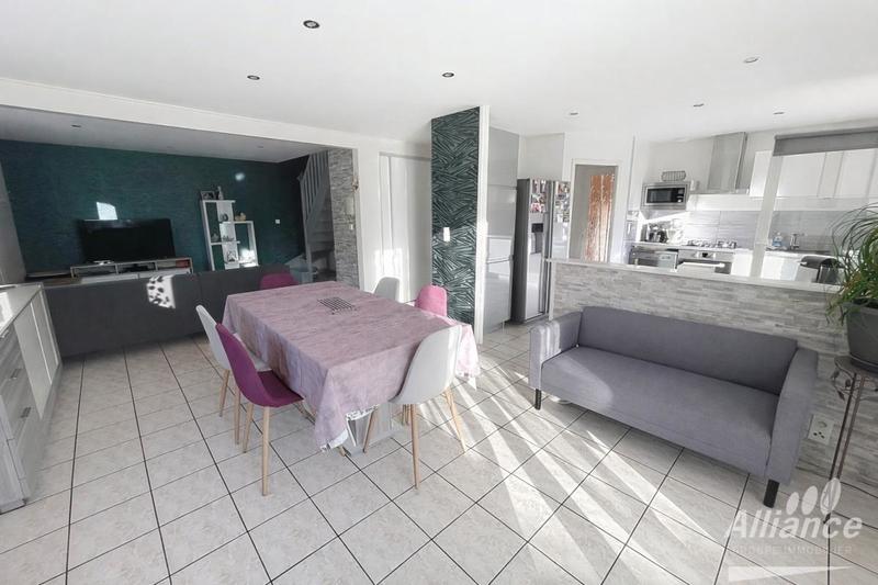 Maison - 90 m² - 4 pièces