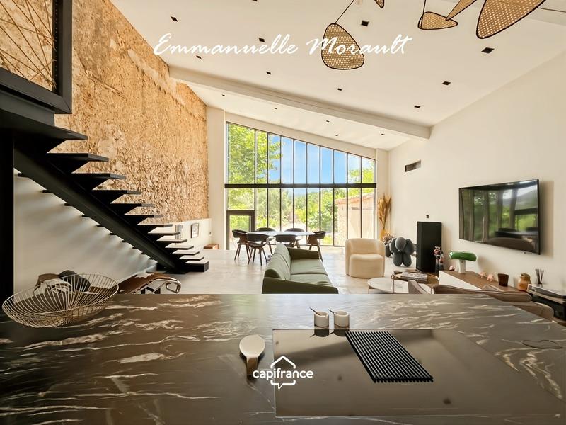 Propriété - 487 m² - 10 pièces