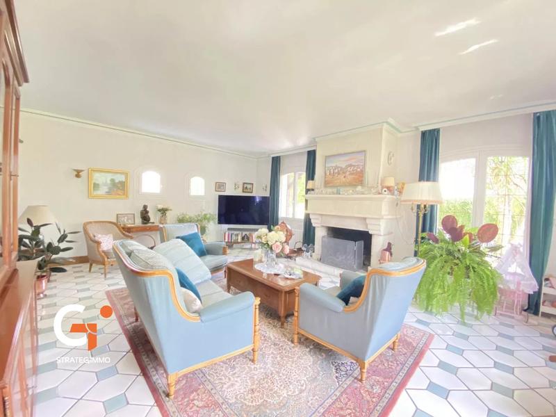 Propriété - 300 m² - 10 pièces