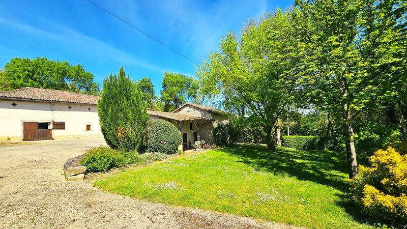 Propriété - 223 m² - 9 pièces